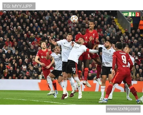 享克执教下的球队对阵利物浦比赛比分分析与精彩瞬间回顾