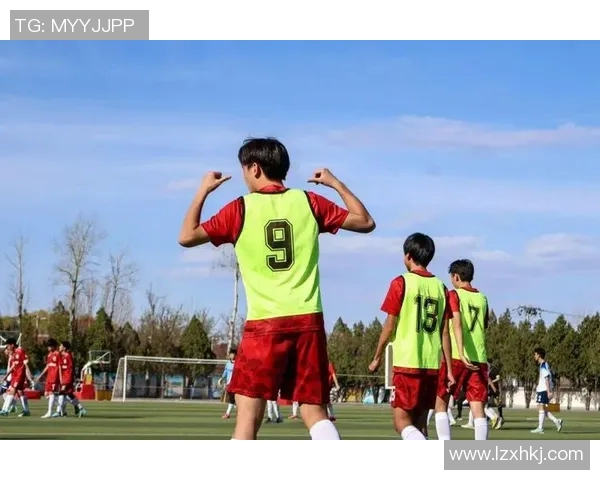 中国足球有人在努力拼搏追梦的路上展现青春风采与无限可能